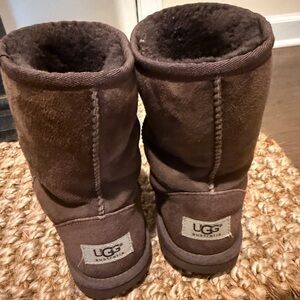Ugg Brown Classic Boots Big Kids 6 (Women 8)